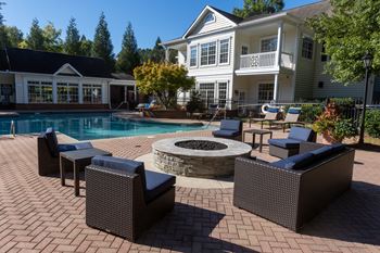 Sparkling swimming pool and cabana ( click here for virtual tour)